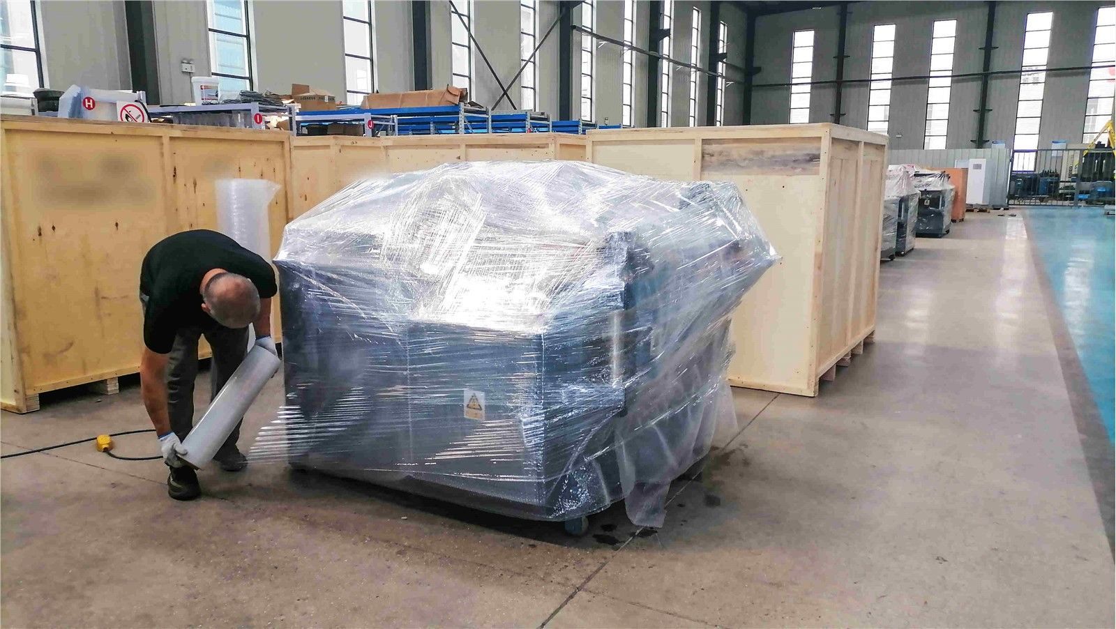 Pengiriman Aman LTMC Indonesia Pengemasan profesional mesin fabrikasi busbar