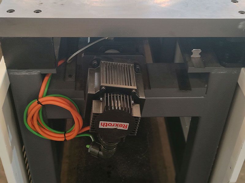 Keandalan servo motor industri china-cnc-busbar-machine-5-1